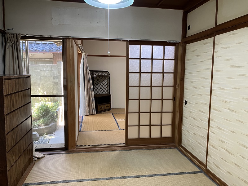 1960s wood house, 11-min walk to station, Tottori
