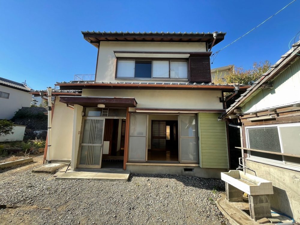1970s wood house, 17-min walk to station, Shizuoka