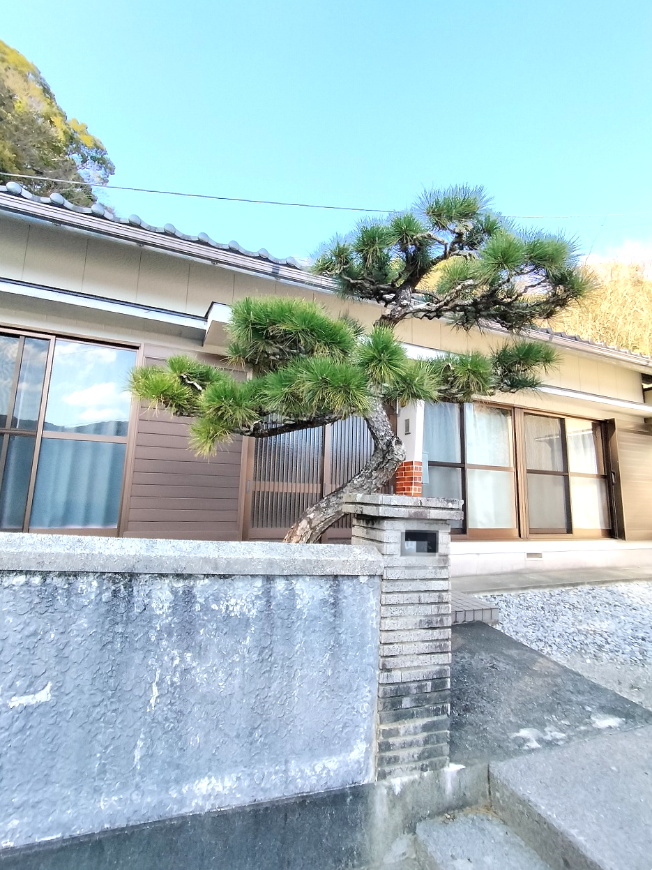 1970s wood house in Ehime