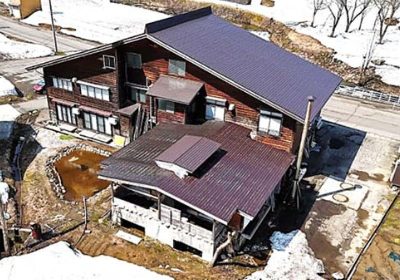 Wood house on a large plot in Urada, Tokamachi