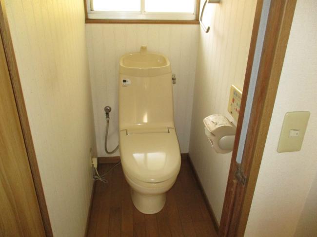 1970s wood house, 17-min walk to station, Okayama