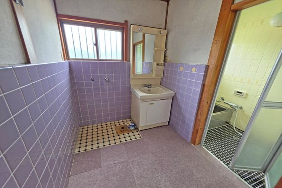 1980s wood house, 8-min walk to station, Wakayama