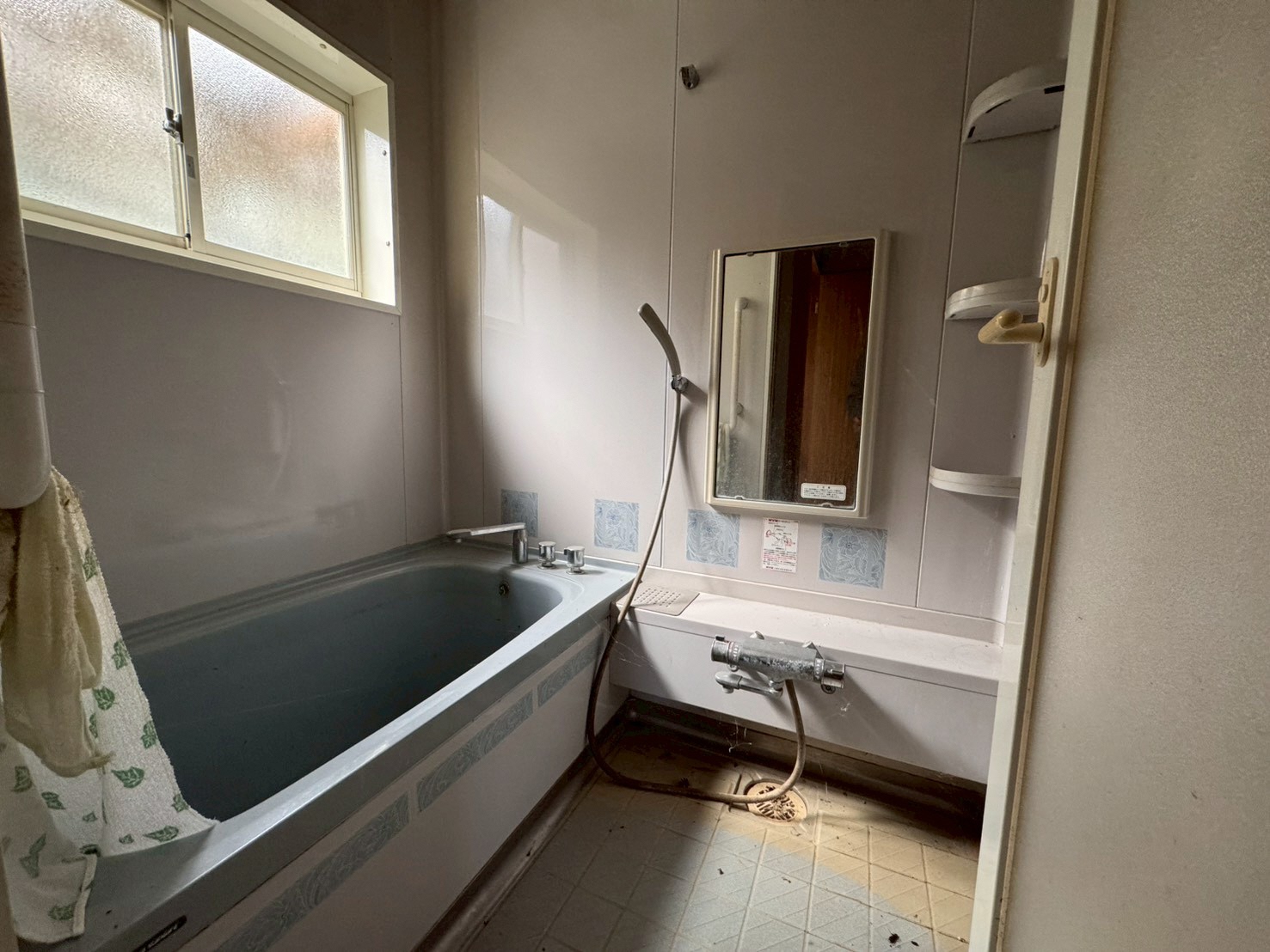 1970s wood house in Oe, Fukuchiyama, farmland, approval needed