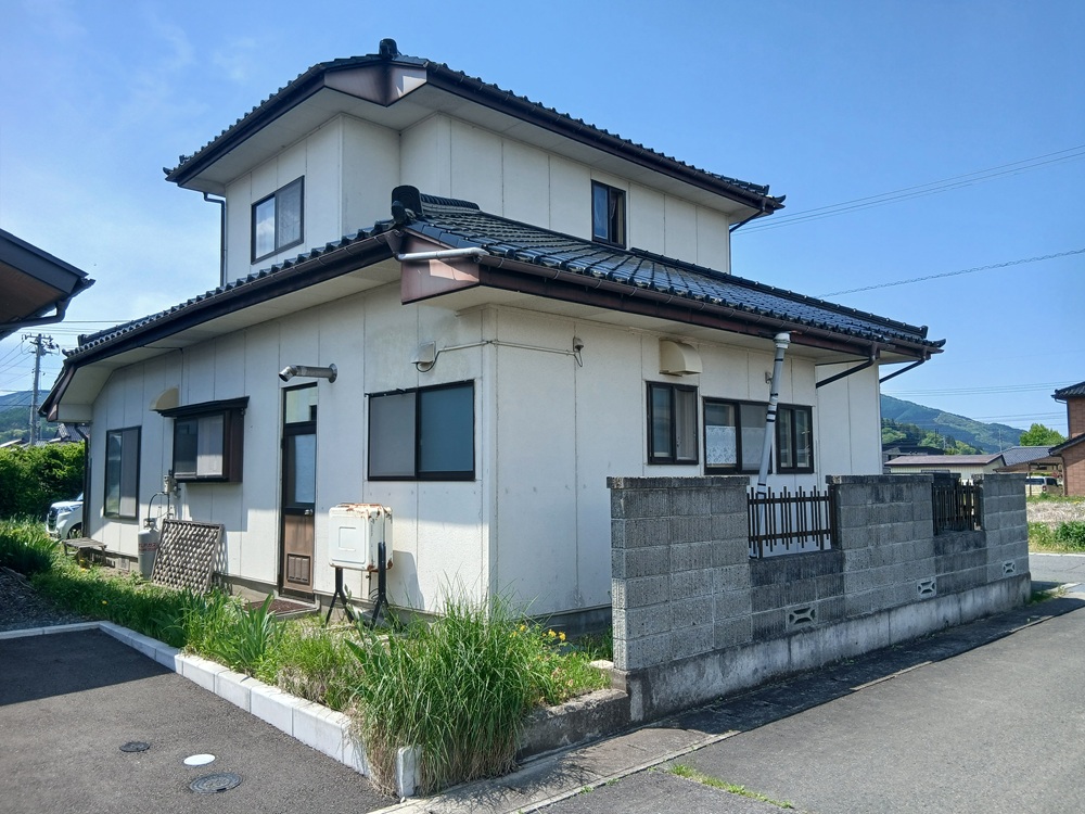 1980s wood house, 10-min walk to station, Iwate