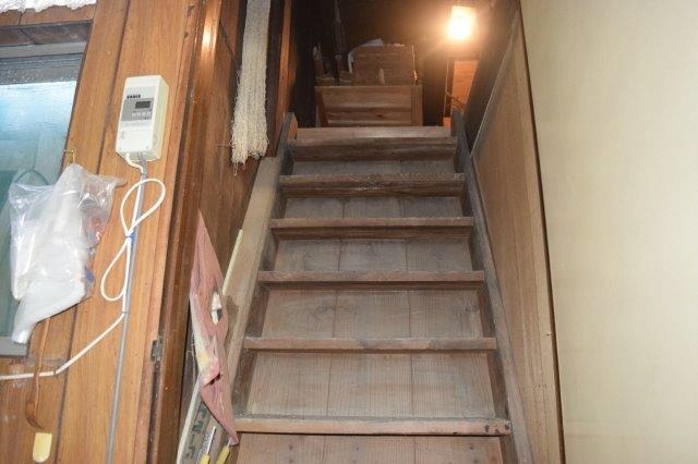 Wood house on a large plot in Kochi
