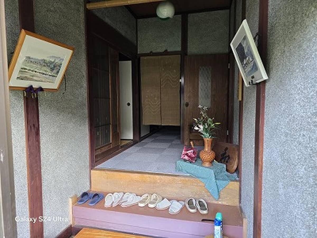 1970s wood house on a large plot in Hiroshima