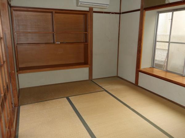 1970s wood house, 5-min walk to station, Ehime