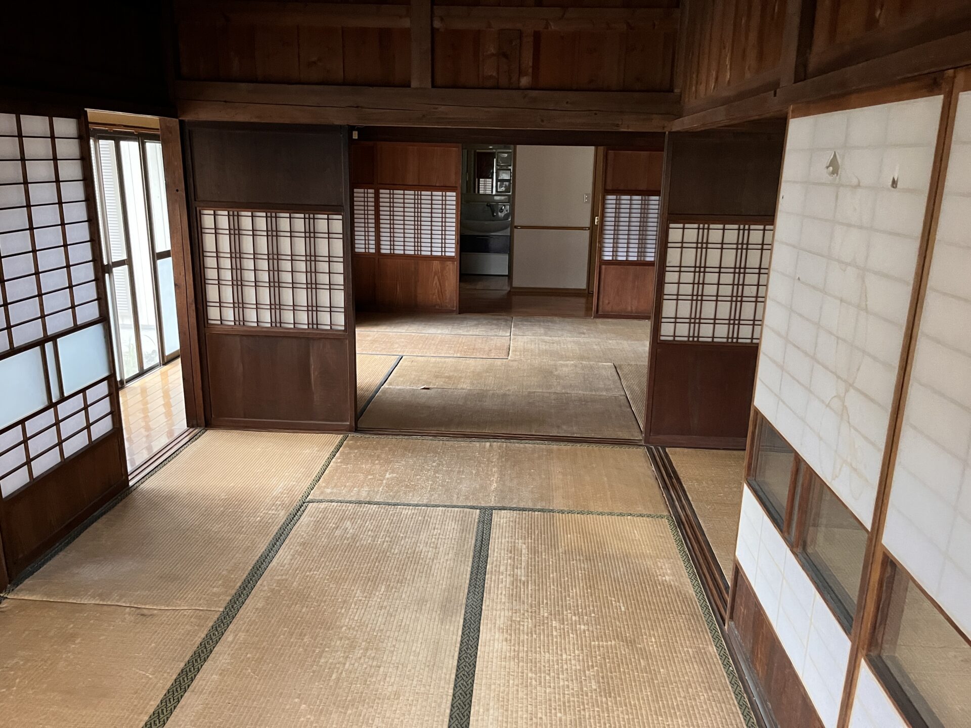 1950s wood house on a large plot in Shizuoka