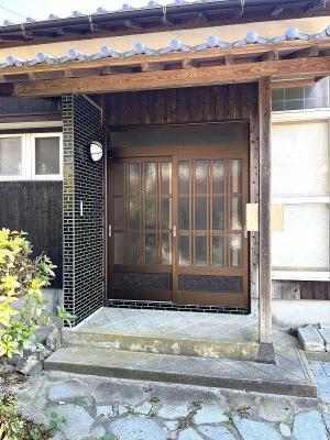 1970s wood house, 20-min walk to station, Shimane