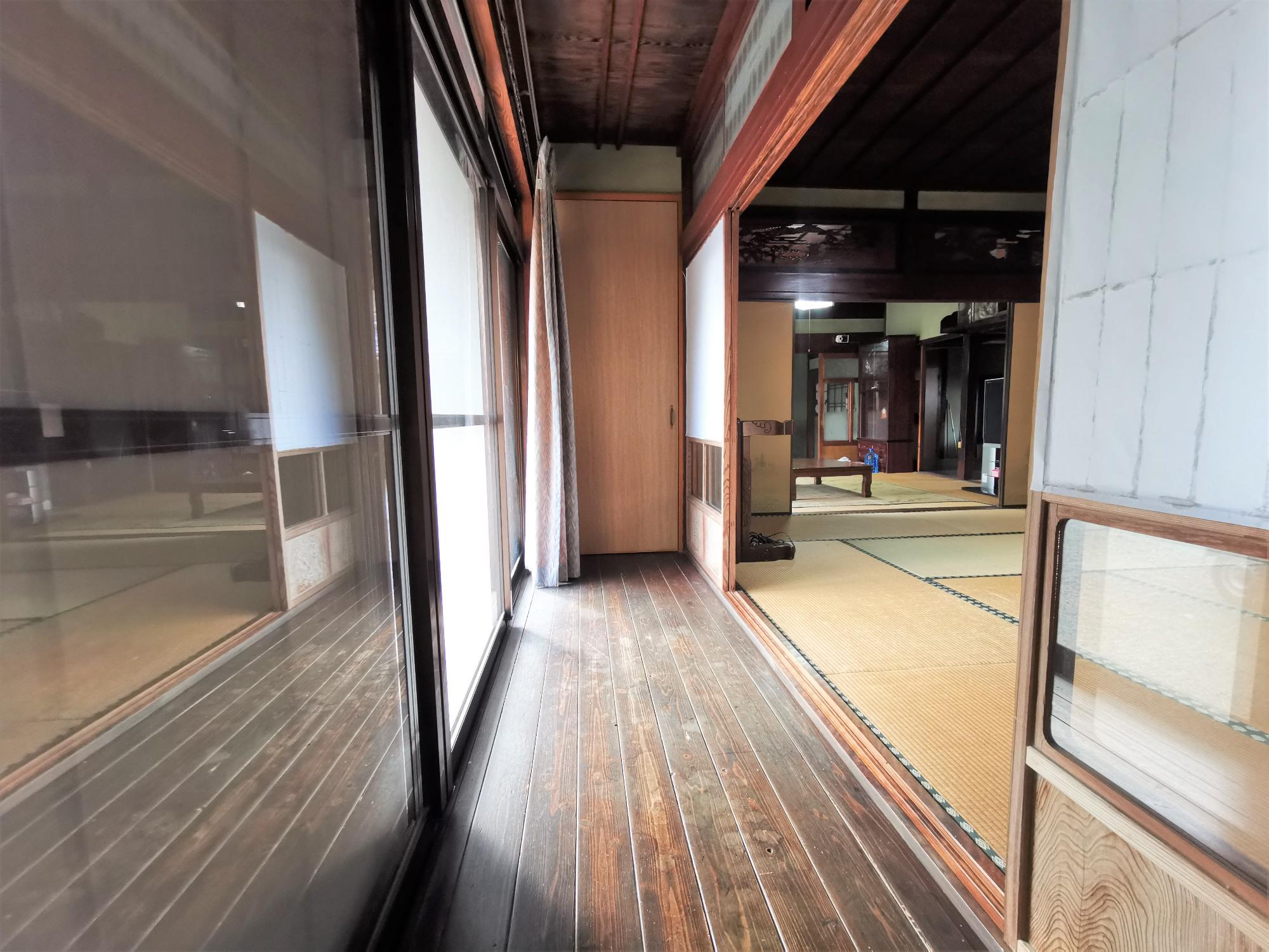 Wood house with outbuildings in Fukuoka