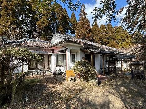 1980s wood house in Kashiwabara, Satsuma, farmland, approval needed