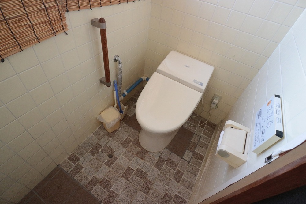 1970s wood house, 13-min walk to station, Toyama