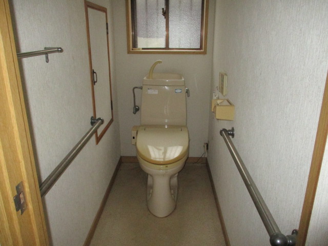 1990s concrete house in Hioki, Kagoshima