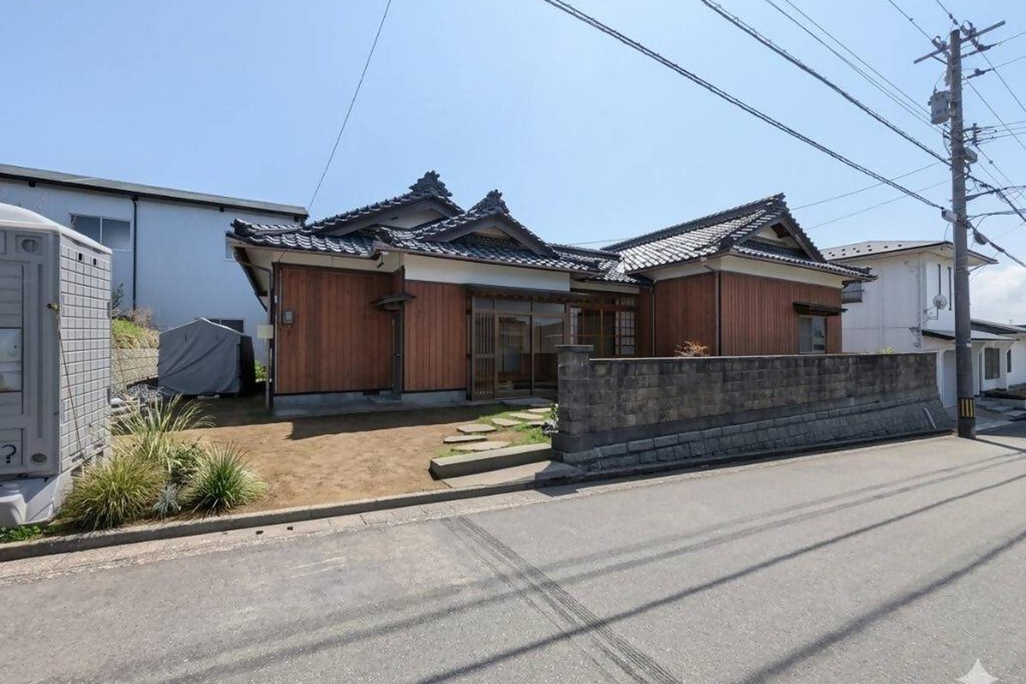 1980s wood house, 4-min walk to station, Fukui