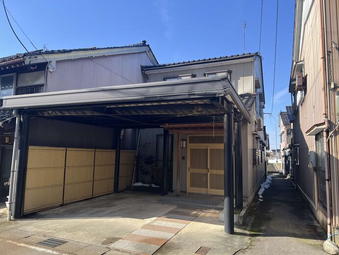 1990s wood house, 13-min walk to station, Toyama