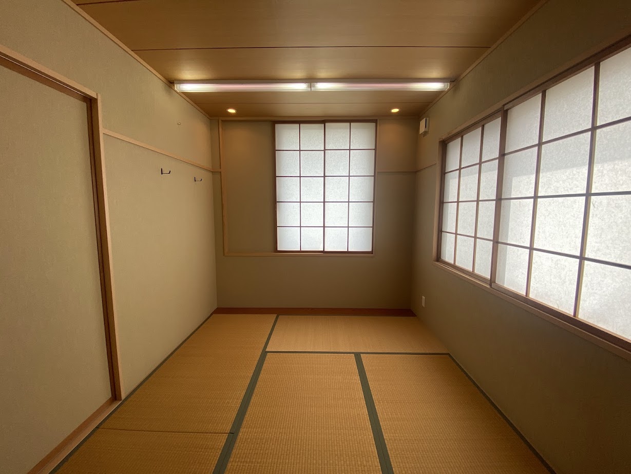 2000s concrete house, 8-min walk to station, Toyama