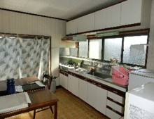1930s wood house with storehouses in Niigata