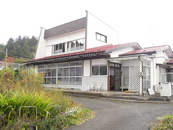 1970s wood house, 12-min walk to station, Iwate