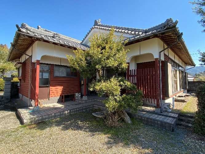 1980s wood house on a large plot in Tashiro, Kinko