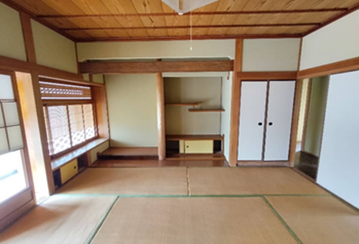 1990s wood house in Hiroshima