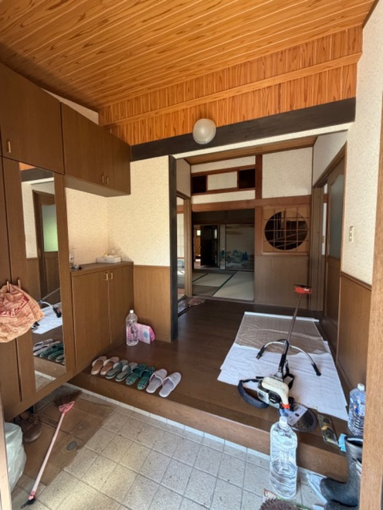 Distinctive Japanese room! Excellent sunlight.