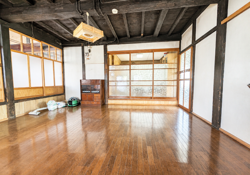 Wood house on a large plot in Niigata