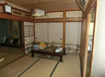 1960s wood house on a large plot in Niigata