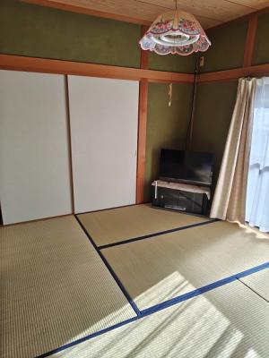1990s wood house, 3-min walk to station, Ehime