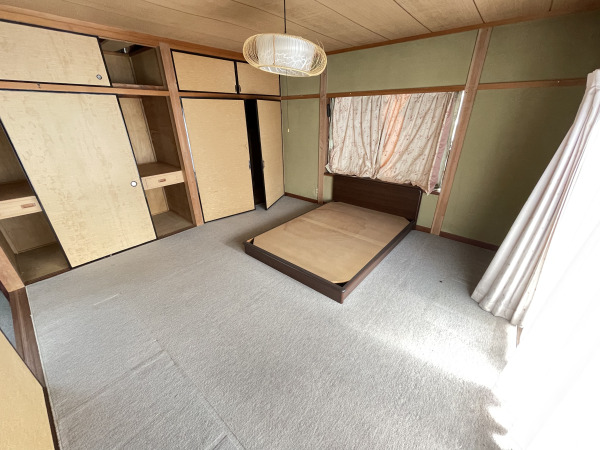 1980s wood house on a large plot in Tottori