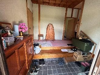 1980s wood house on a large plot in Nagano, Satsuma