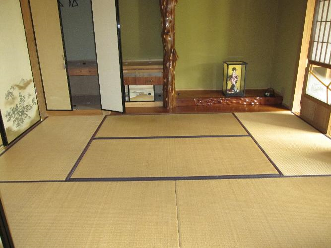 1980s wood house on a large plot in Togo, Satsumasendai