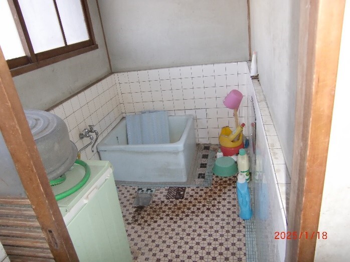 1950s wood house on a large plot in Yamanashi