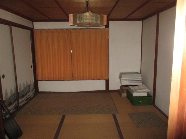 1950s wood house on a large plot in Okayama