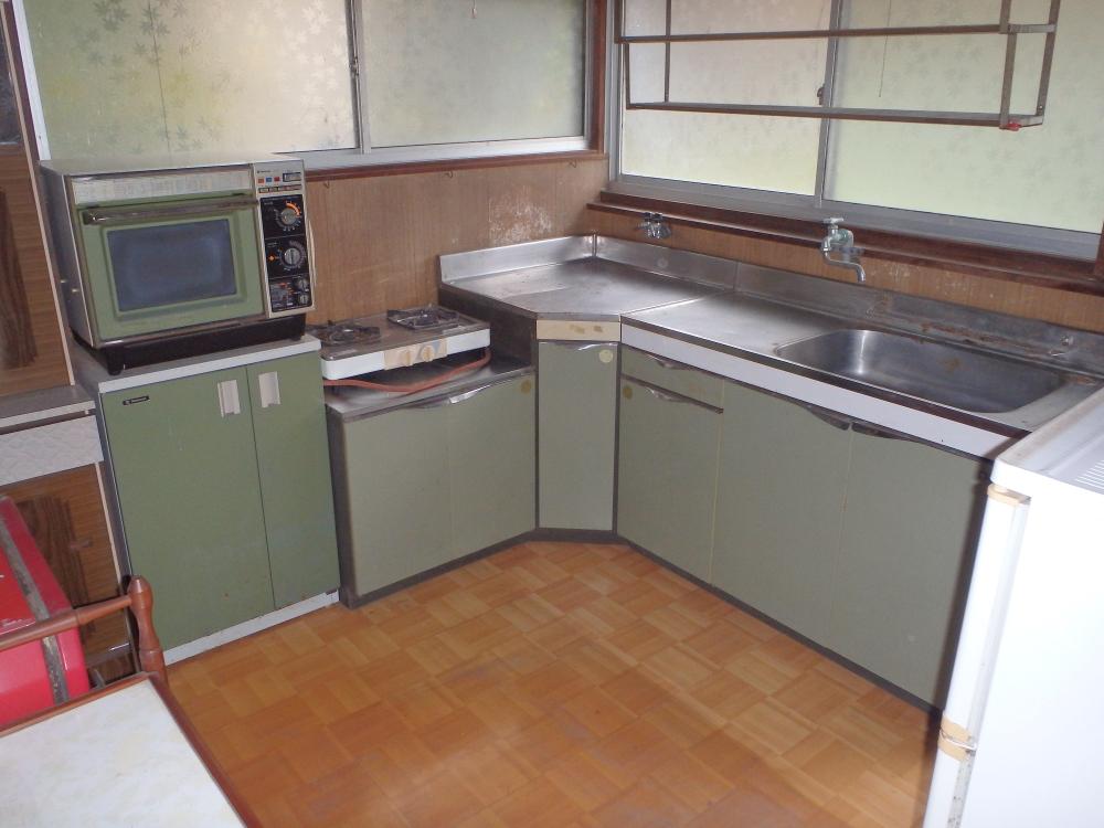 1970s wood house on a large plot in Kagawa