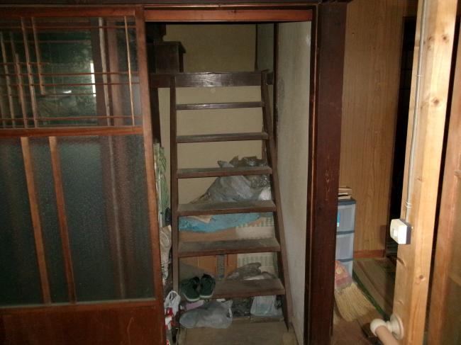 1970s wood house on a large plot in Okayama