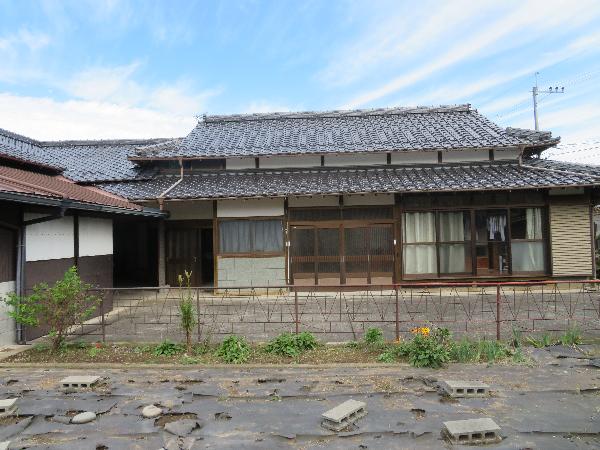 1950s wood house with storehouses in Oita