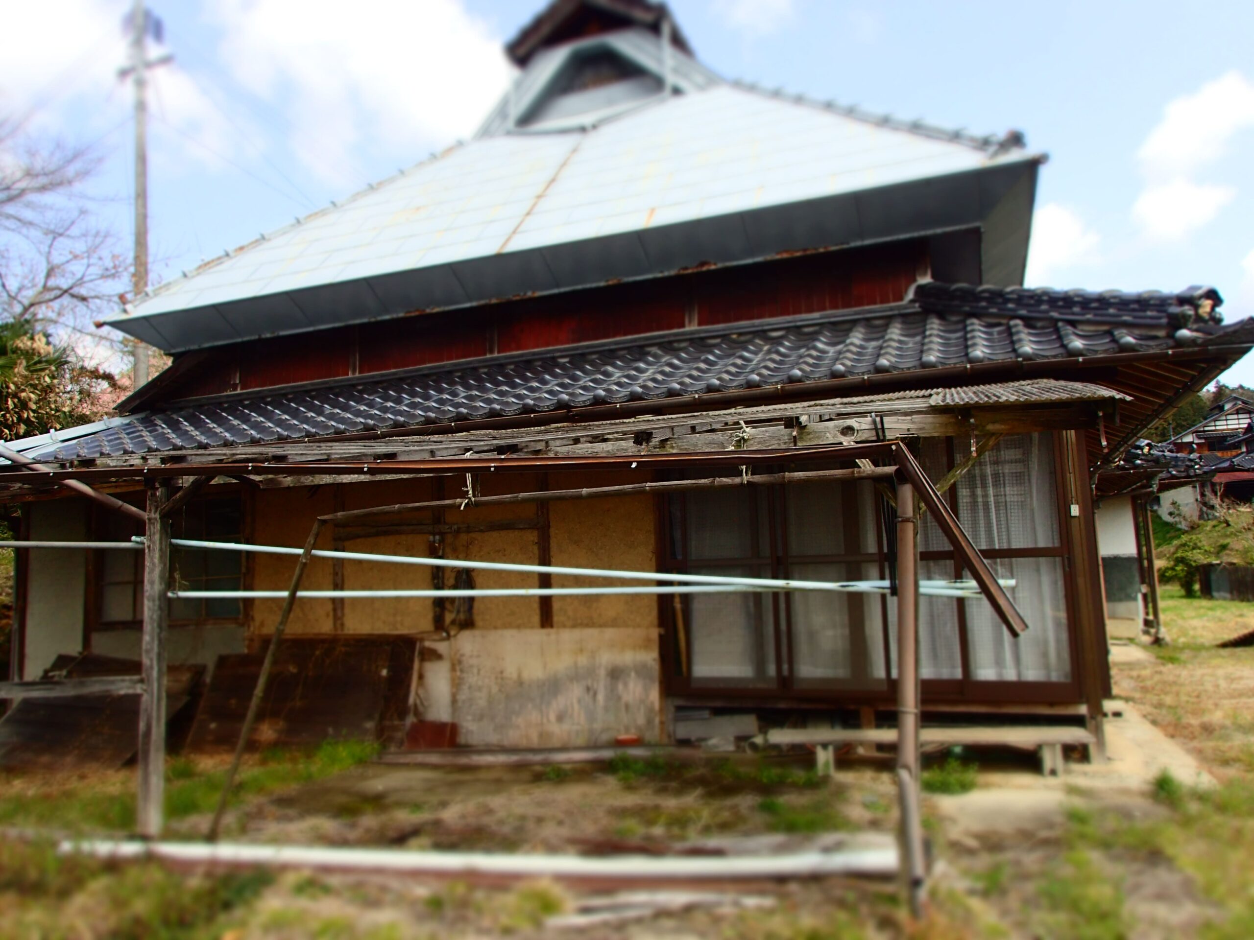 Wood house with storehouses in Okayama