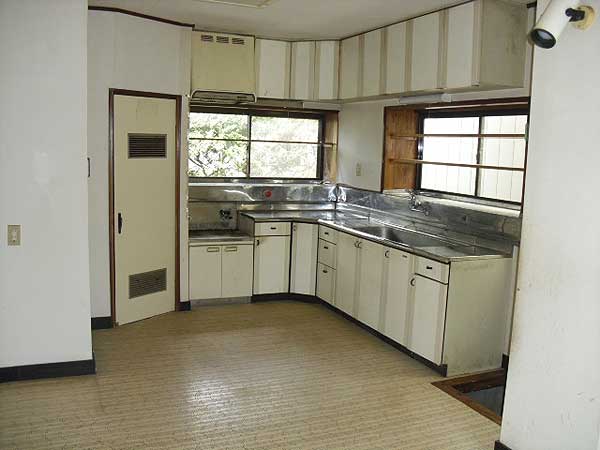 1960s wood house on a large plot in Iwate