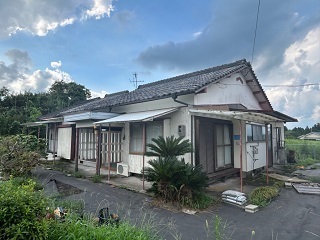 1970s house on a large plot in Sueyoshi, Soo