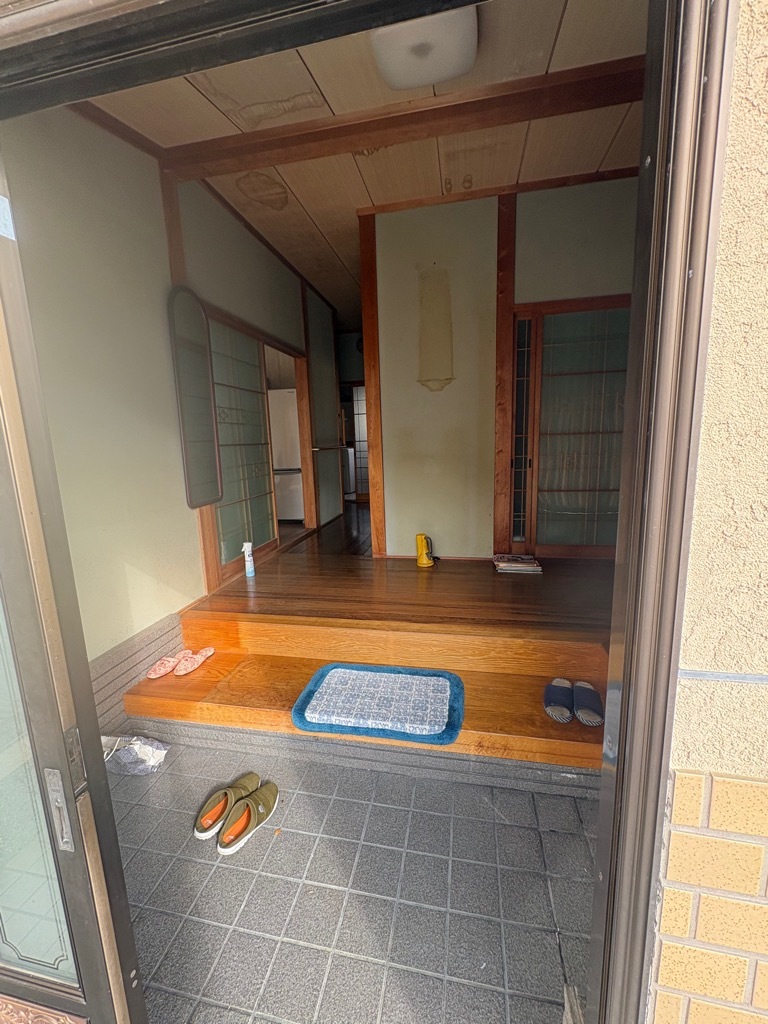 1980s wood house in Kochi