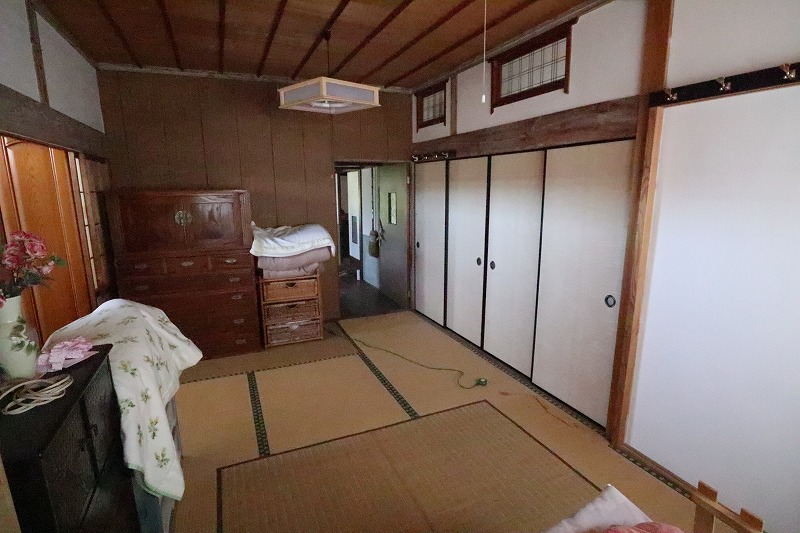 1920s wood house on a large plot in Saga