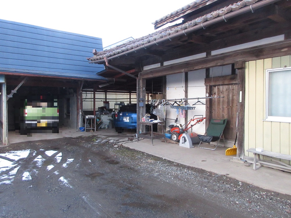 1920s wood house on a large plot in Iwate