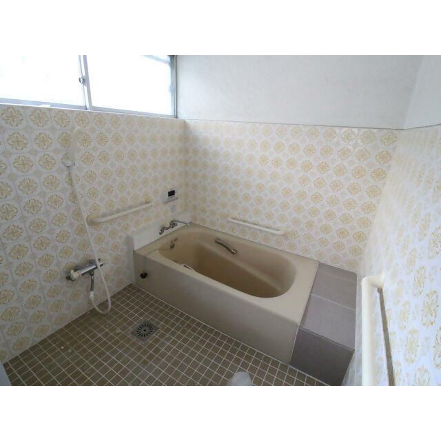1970s wood house, 16-min walk to station, Mie
