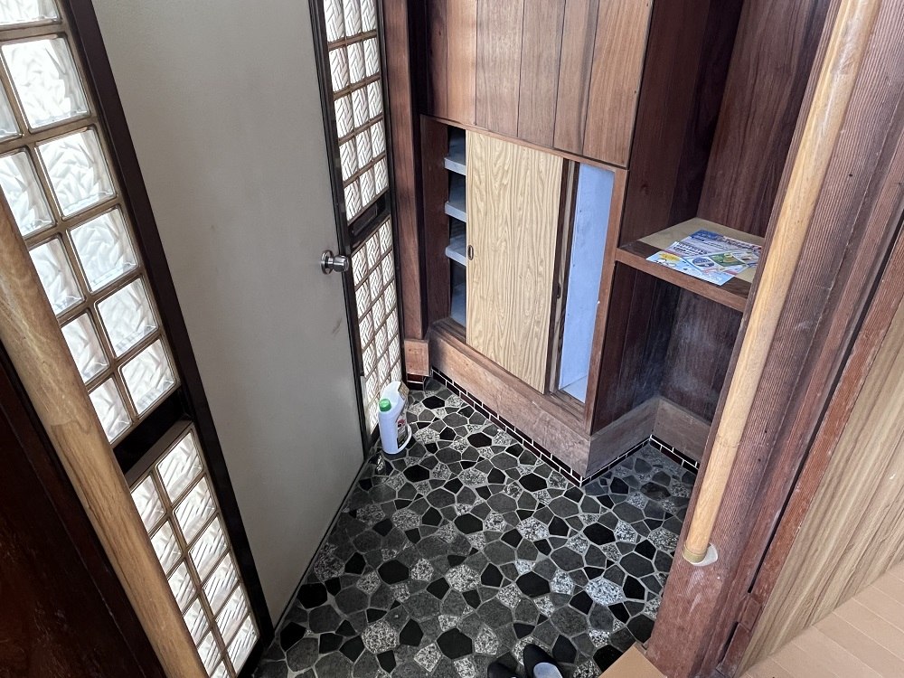 1970s house near the coast in Togata, Ibusuki