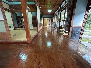 1960s house on a large plot in Osumi, Soo