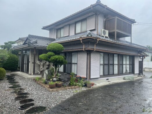 1970s wood house on a large plot in Mima