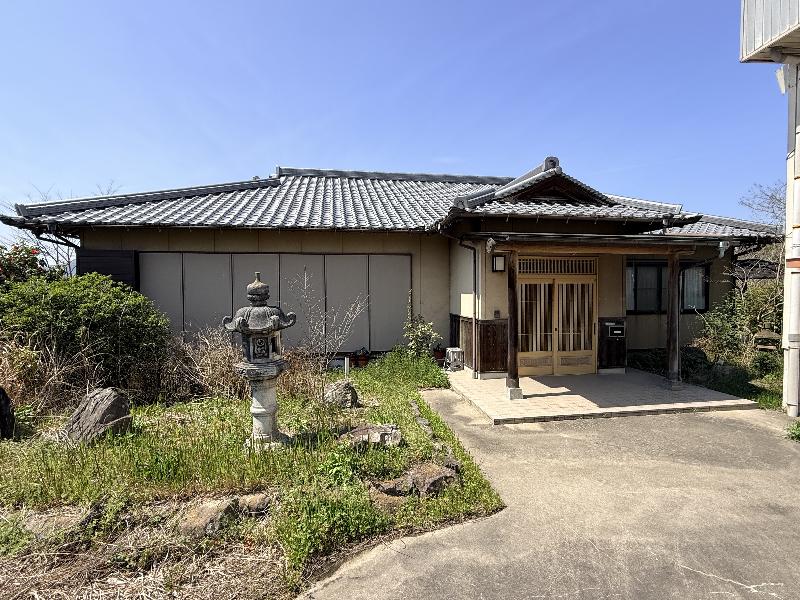 2000s wood house on a large plot in Kagawa