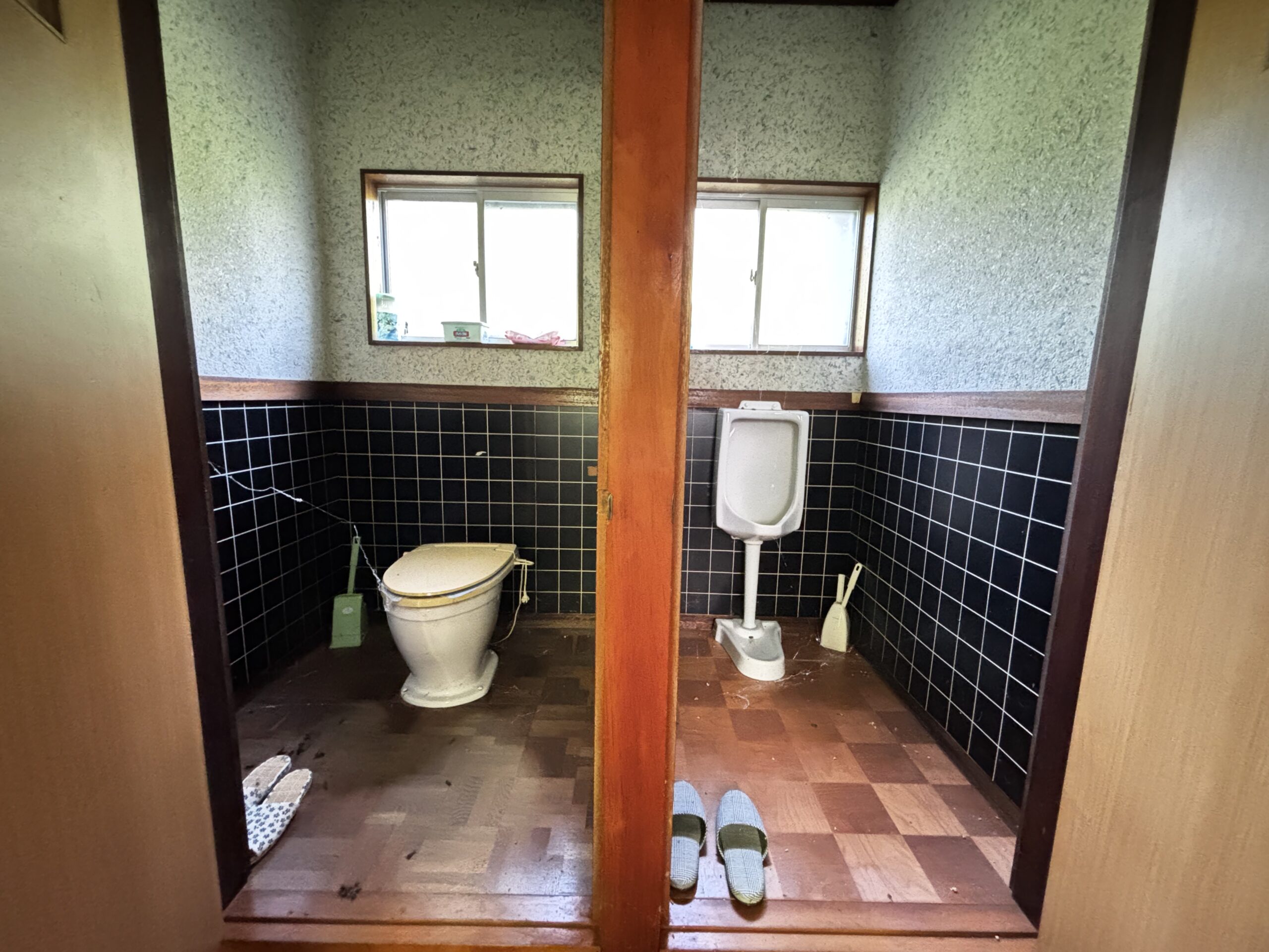 1970s wood house on a large plot in Akita