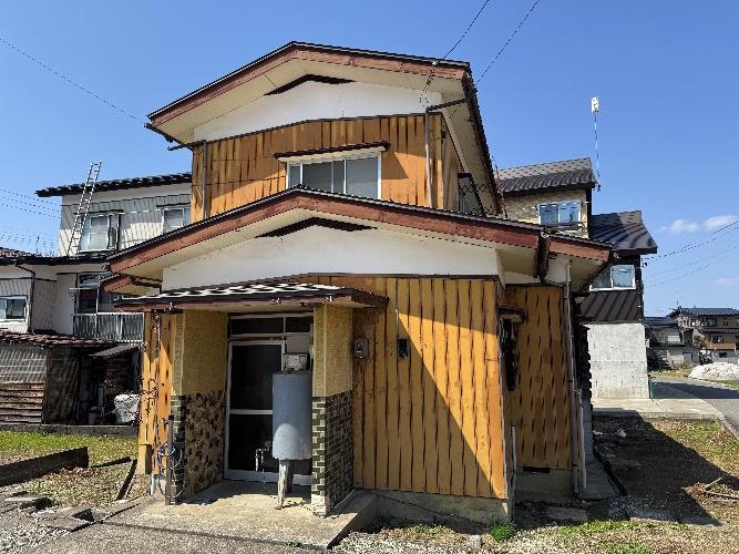 1970s wood house, 6-min walk to station, Tokamachi, Niigata