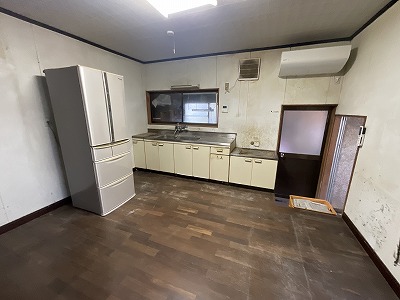 Property #548 - Large house with added western-style rooms and storage